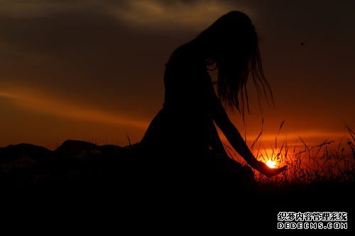 蒸橙子——中文成人无码精品久久久，守护你的摄影艺术之眼
